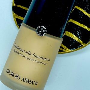 Giorgio Armani luminous silk foundation shade 4
